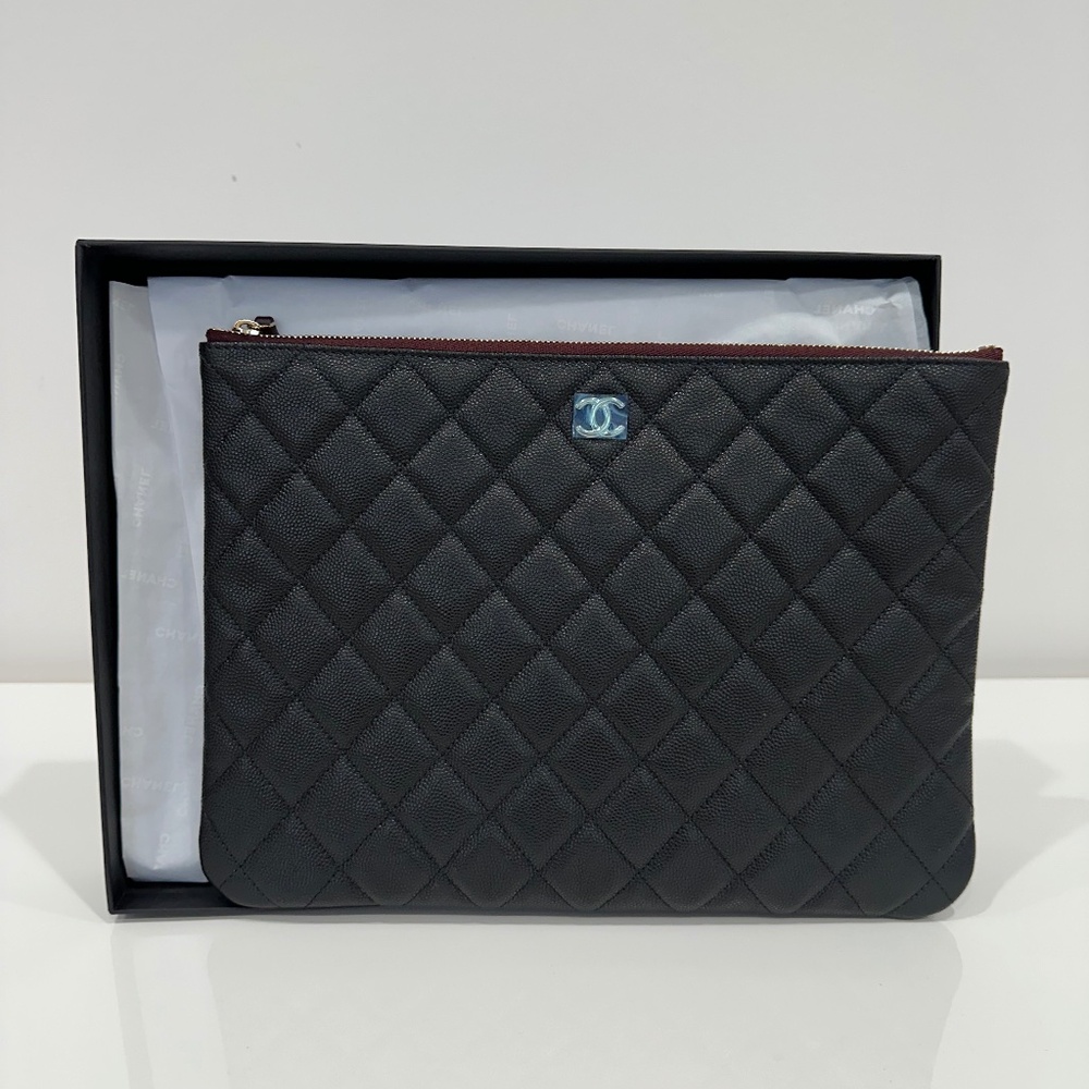Chanel o case medium